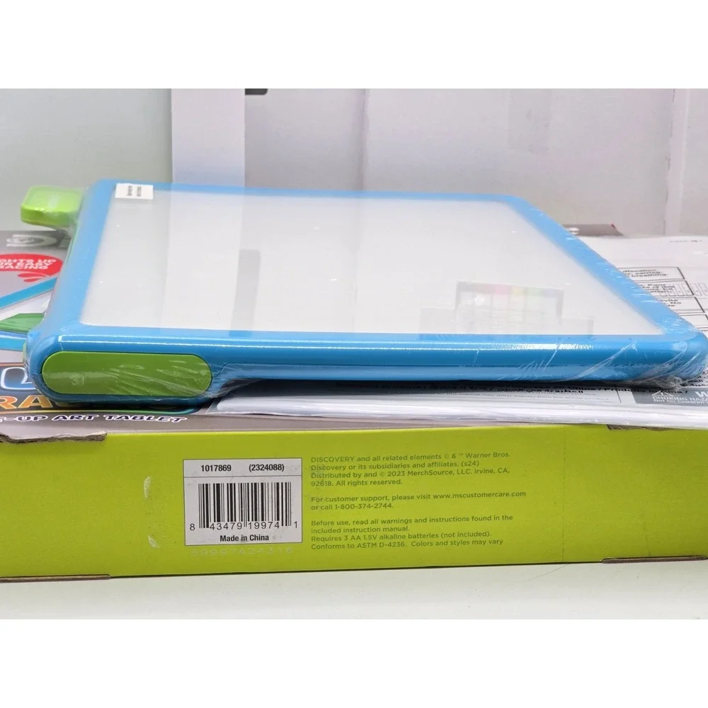 Discovery Glow Tracing Light Up Art Tablet‎ Ages 4+ Color Markers Included